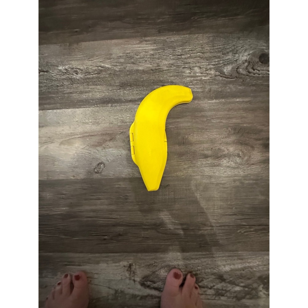 Tupperware banana holder‎